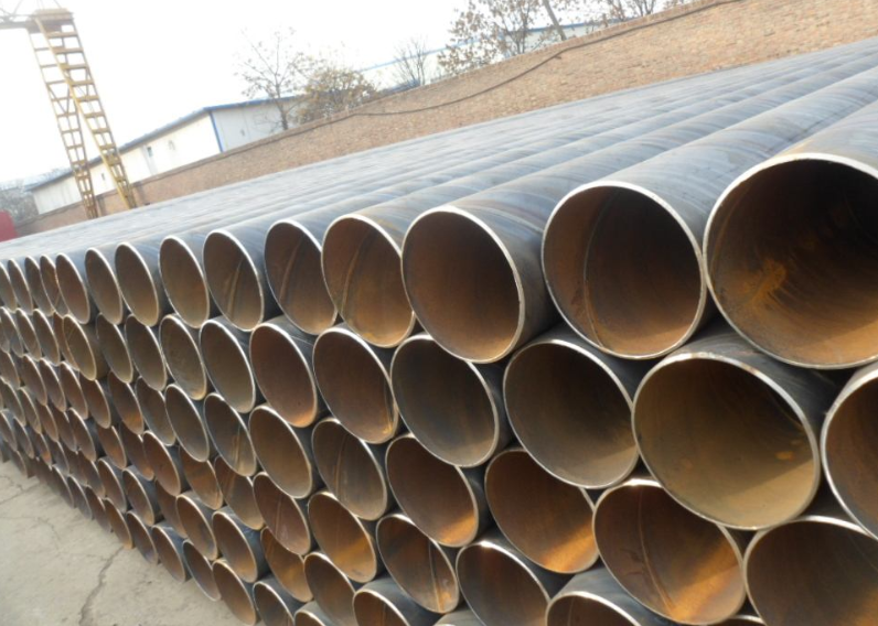 盐山瑞通螺旋钢管公司库存货场