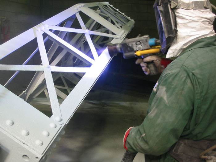 镀锌钢管焊接时产生的烟对人体有哪些伤害？