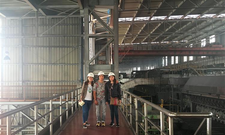 墨西哥的客户来访我们的焊接钢管工厂